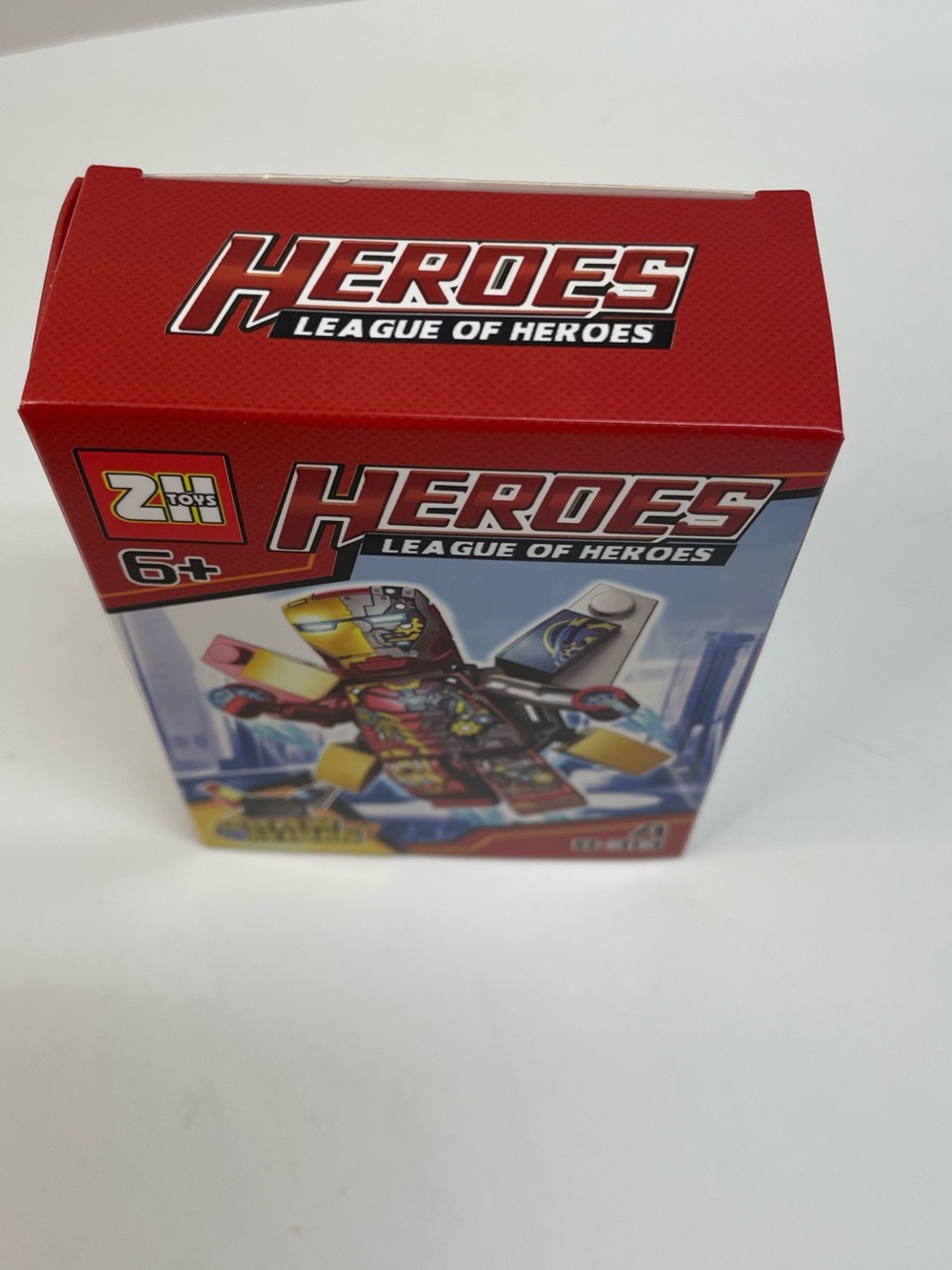 Heroes League of Heroes Figure - Red & Gold Age 6+ - Picture 2 of 3
